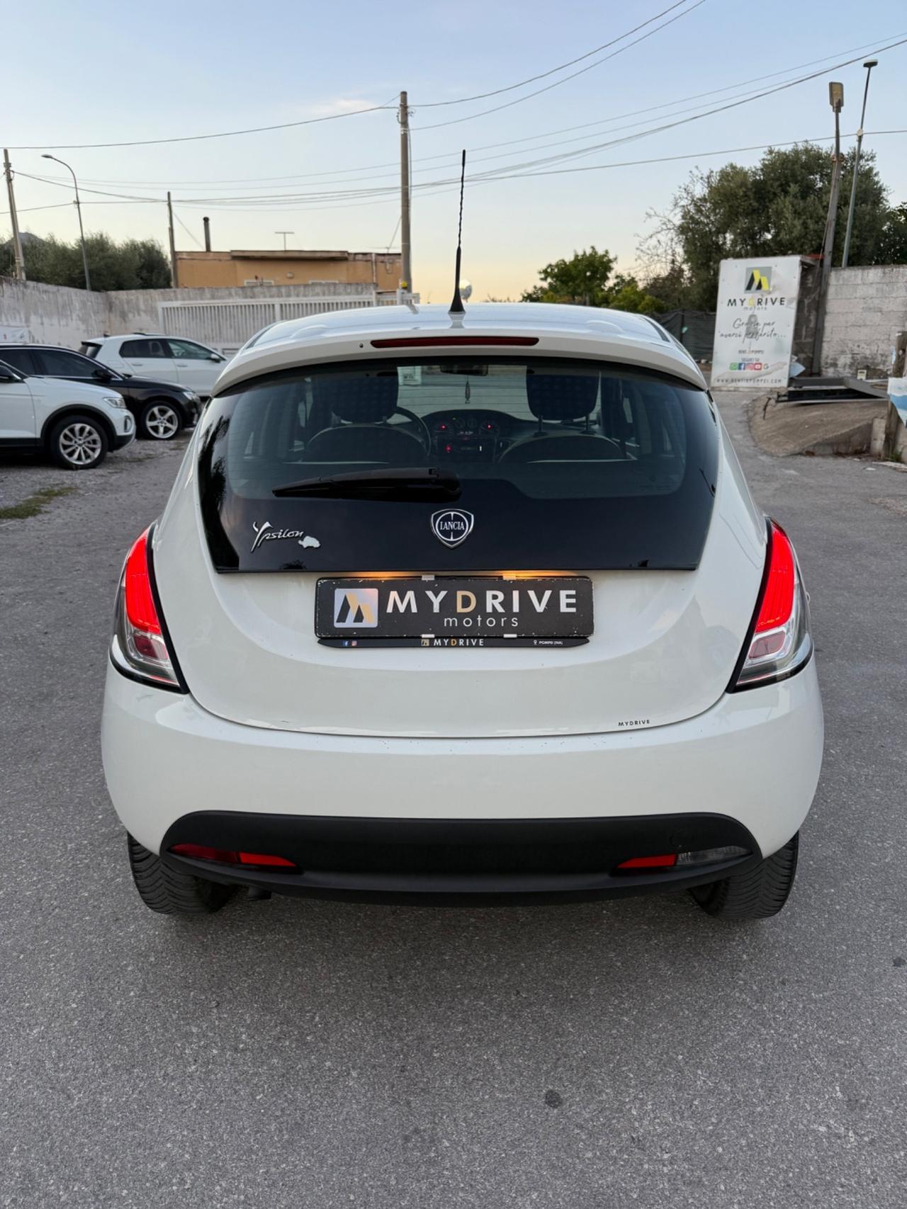 Lancia Ypsilon 0.9 TwinAir 85 CV 5 porte Metano Ecochic Elefantino