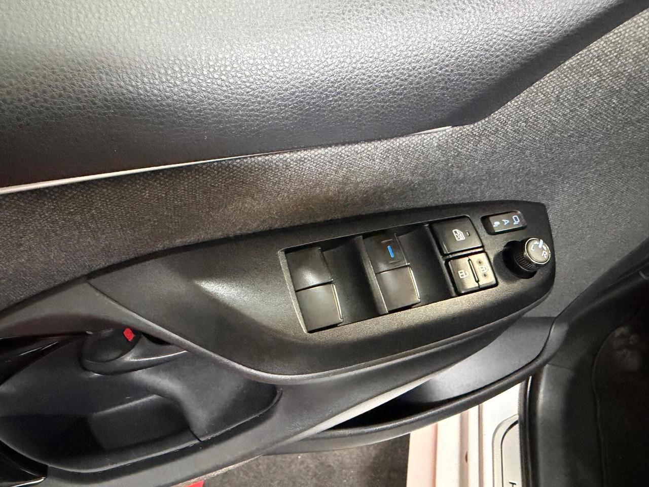 Toyota Yaris 1.5 Hybrid 5 porte Lounge Blue