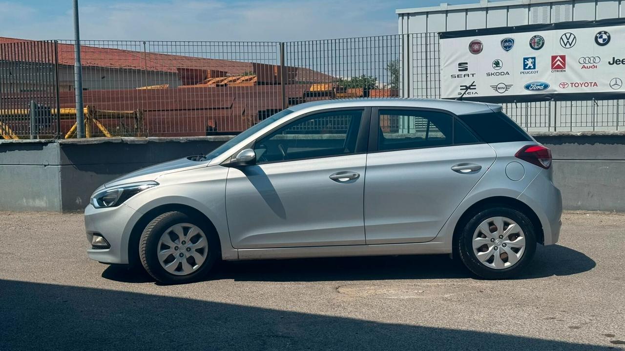 Hyundai i20 1.1 CRDi 12V 5 porte Blackline