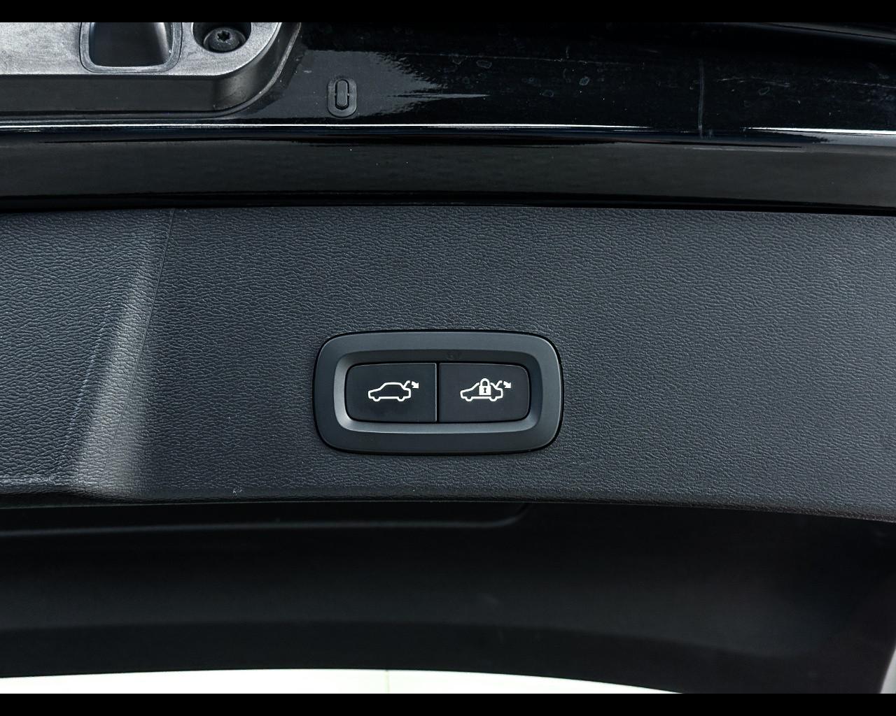 VOLVO XC40 (2017-->) - XC40 B3 automatico Core