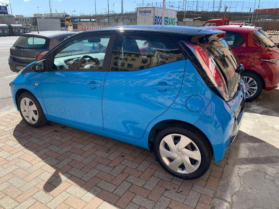 Toyota Aygo 1.0 VVT-i 69 CV 5 porte x-play - OK NEOPATENTATI