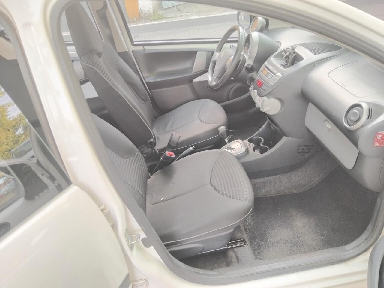 Peugeot 107 1.0 68CV 5p. Active CAMBIO AUTOMATICO X NEO PATENTATI A 2.999 EU