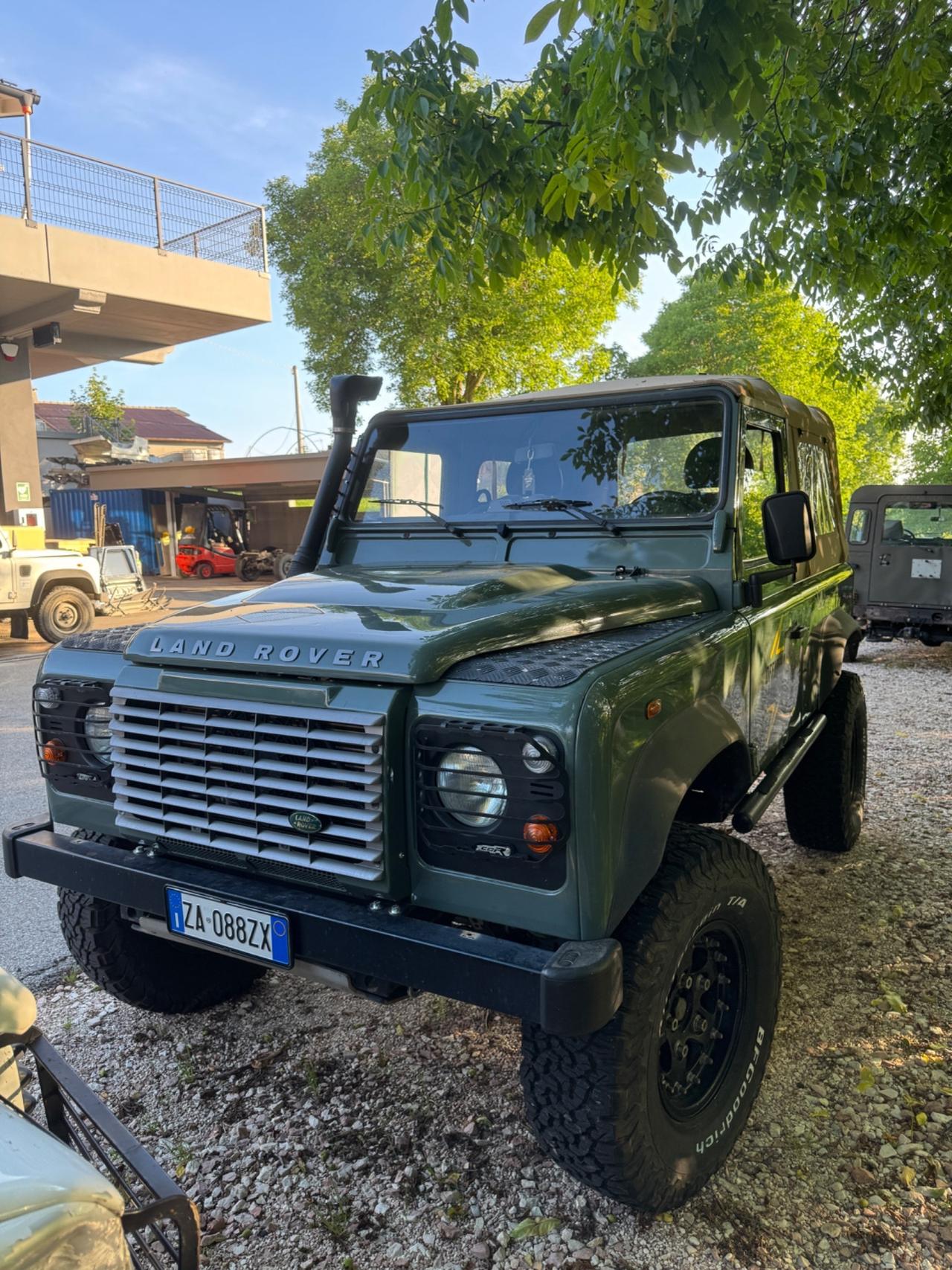 Land Rover Defender 90 2.4 TD4 Soft top E