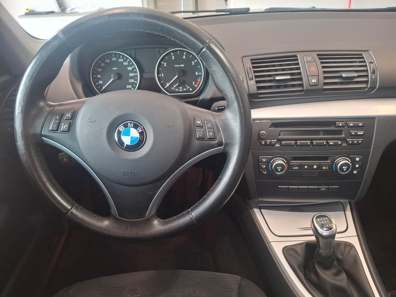 BMW 118 i 5p Attiva