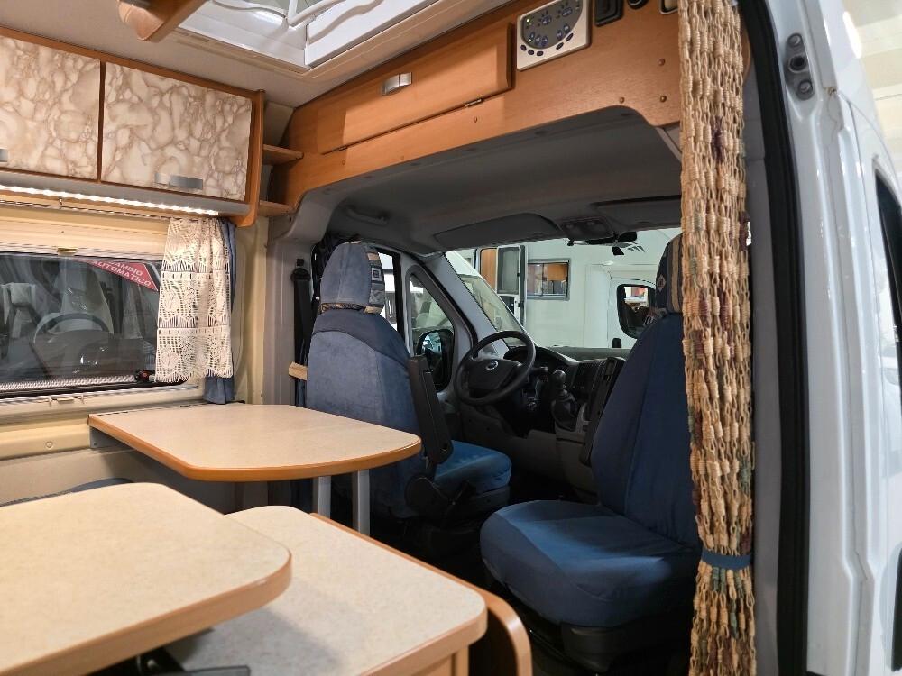 CAMPER VAN ROLLER TEAM LIVINGSTONE