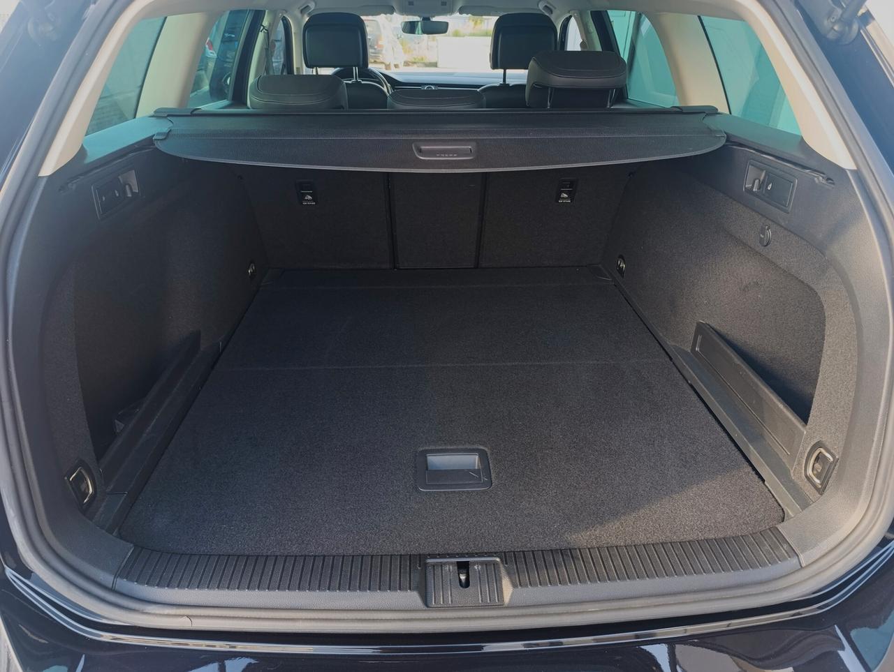 Volkswagen Passat Variant 8 2.0 TDI 150cv DSG Executive