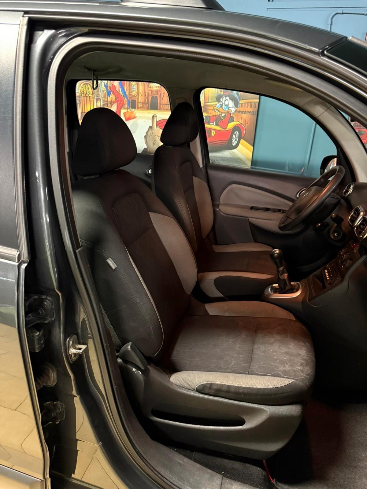 Citroen C3PICASSO DISTRIBUZIONE E TAGLIANDO GIA' FATTI!!