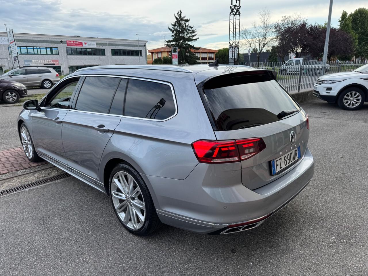 Volkswagen Passat Variant 2.0 TDI SCR EVO DSG Executive R-Line EURO6D TEMP