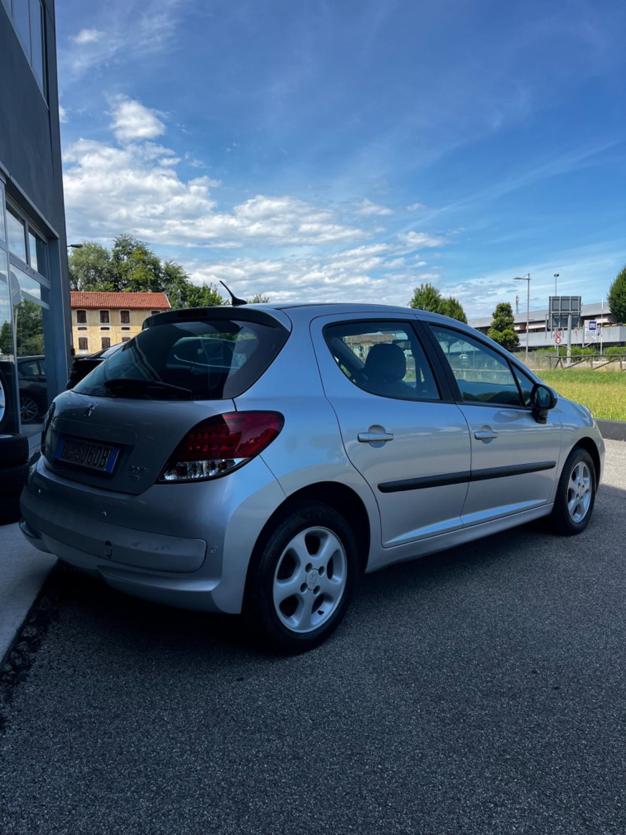 Peugeot 207 1.4 HDi 70CV Neopatentati