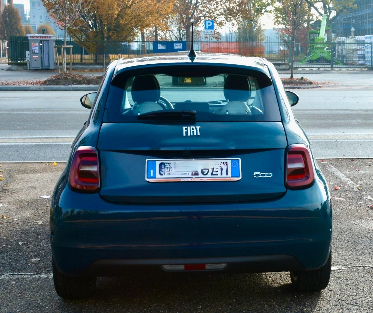 Fiat 500 500e Berlina 42 kWh La Prima
