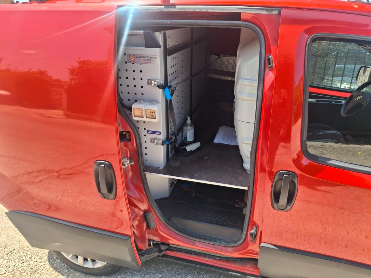 Fiat Fiorino 1.3 MJT 95CV Cargo Adventure adibito officina mobile