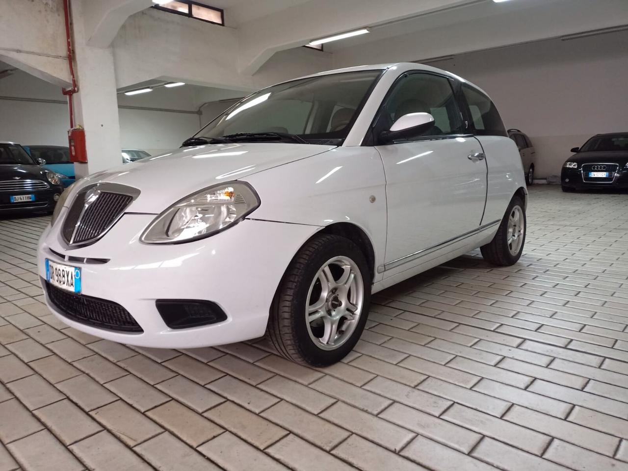 Lancia Ypsilon 1.2 Oro Plus