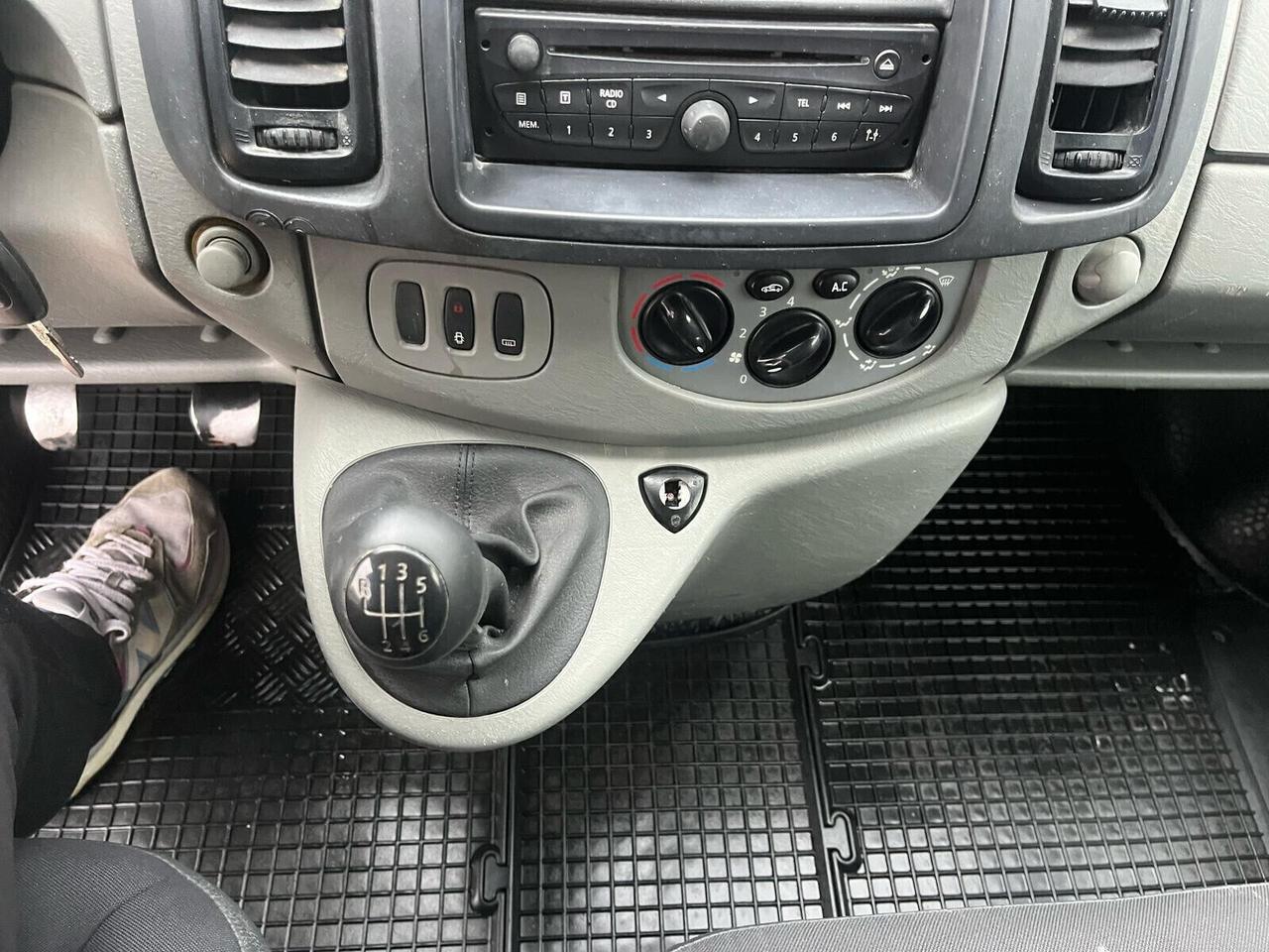 Renault Trafic 2.0 dCi/115 Furgone Unipro 2011