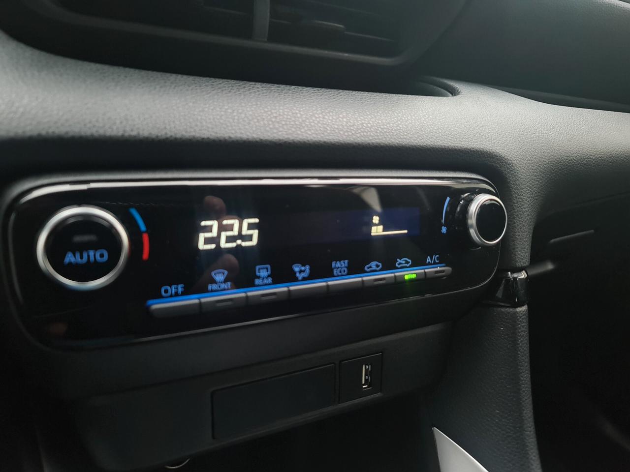 Toyota Yaris 1.5 Hybrid 5p - km reali