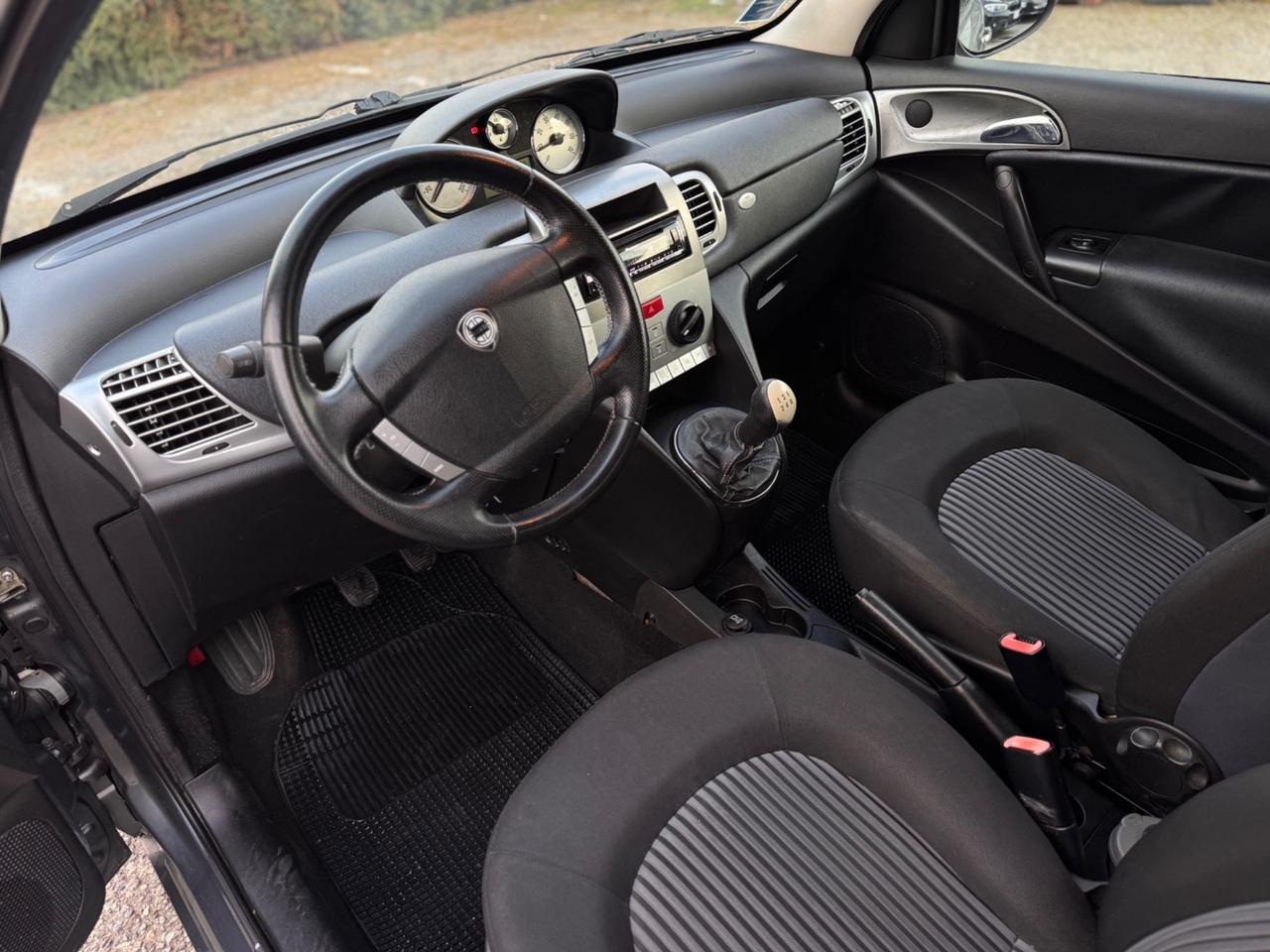 Lancia Ypsilon 1.3 MJT 75 CV Platino