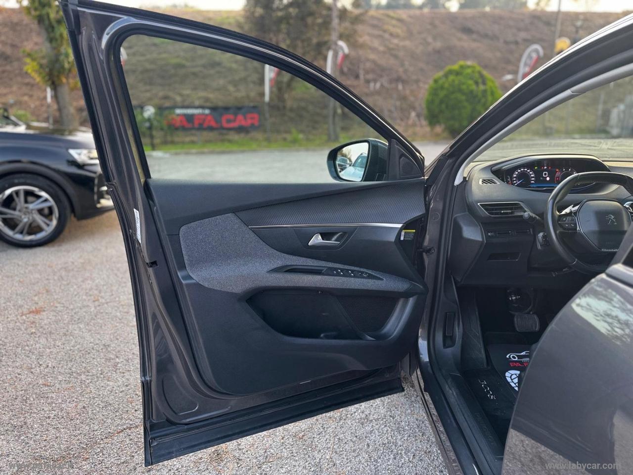 PEUGEOT 3008 BlueHDi 130 S&S EAT8 Allure