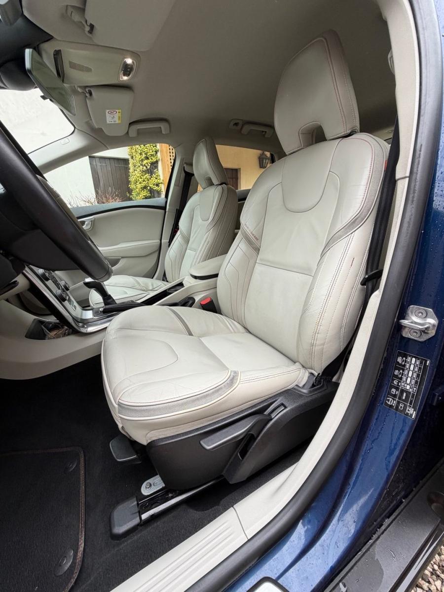 VOLVO - V40 Cross Country - D2 Volvo Ocean Race