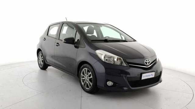 Toyota Yaris 1.4 D-4D 90 CV 5 porte Active + Retrocamera + Cerchi in lega &#x27;15