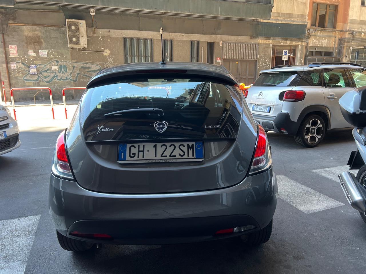 Lancia Ypsilon 1.0 FireFly 5 porte S&S Hybrid Ecochic Silver
