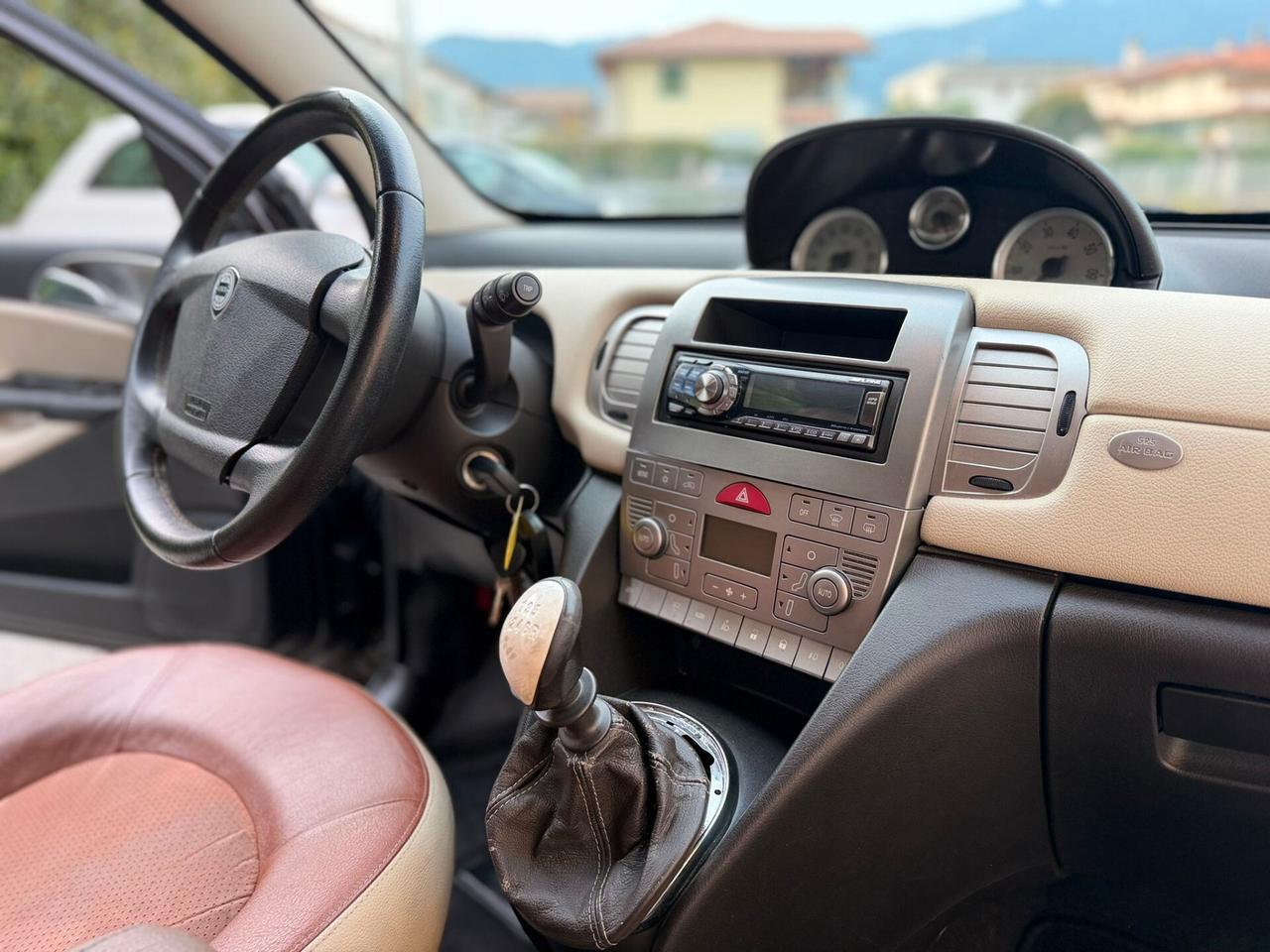 Lancia Ypsilon 1.2 Oro Giallo