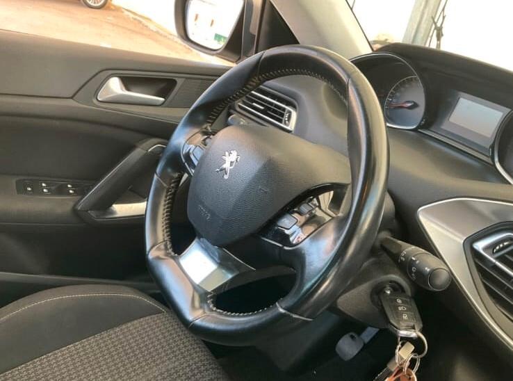 Peugeot 308 BlueHDi 100 S&S Business