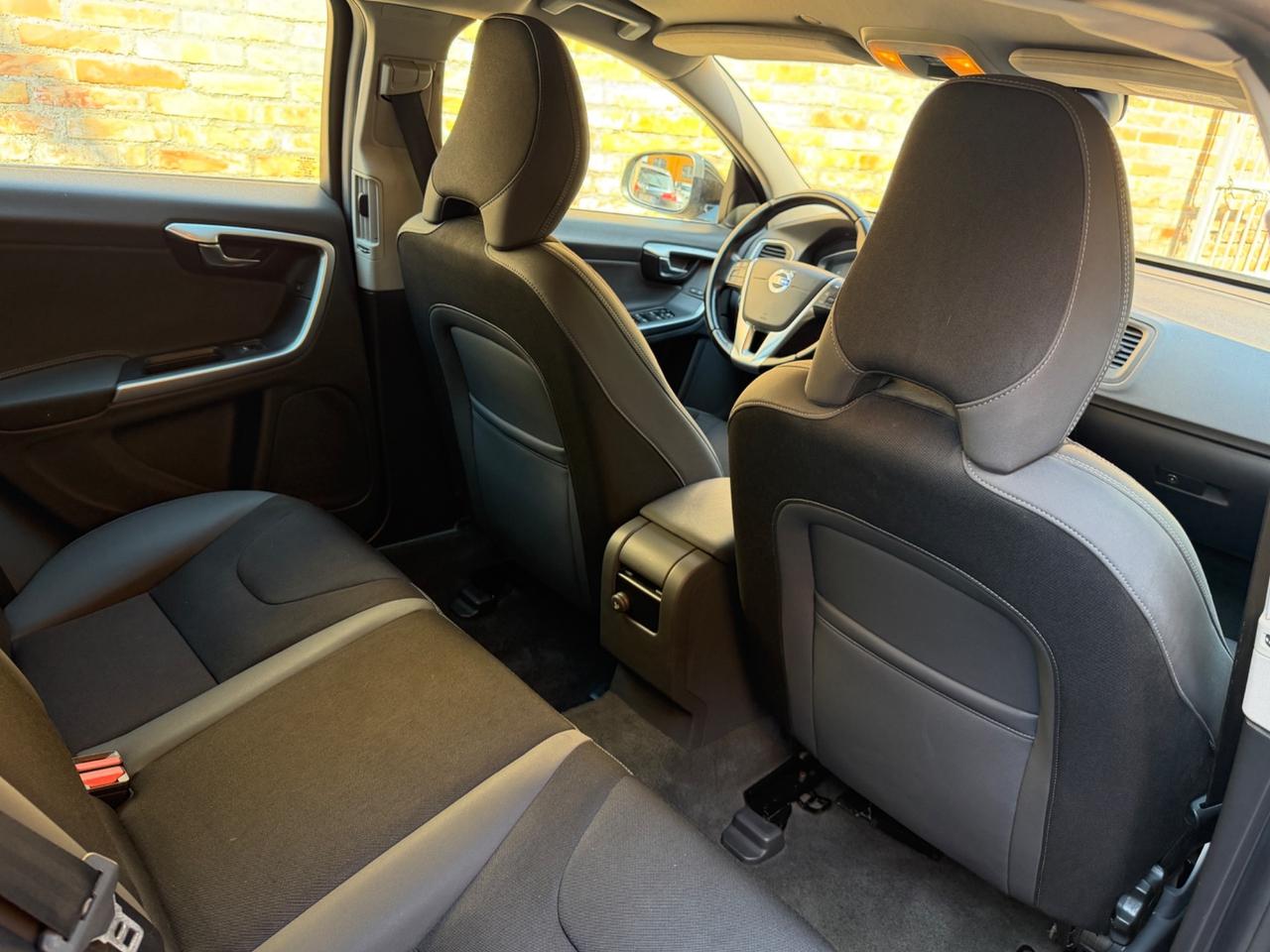 Volvo V60 D4 R-design Momentum