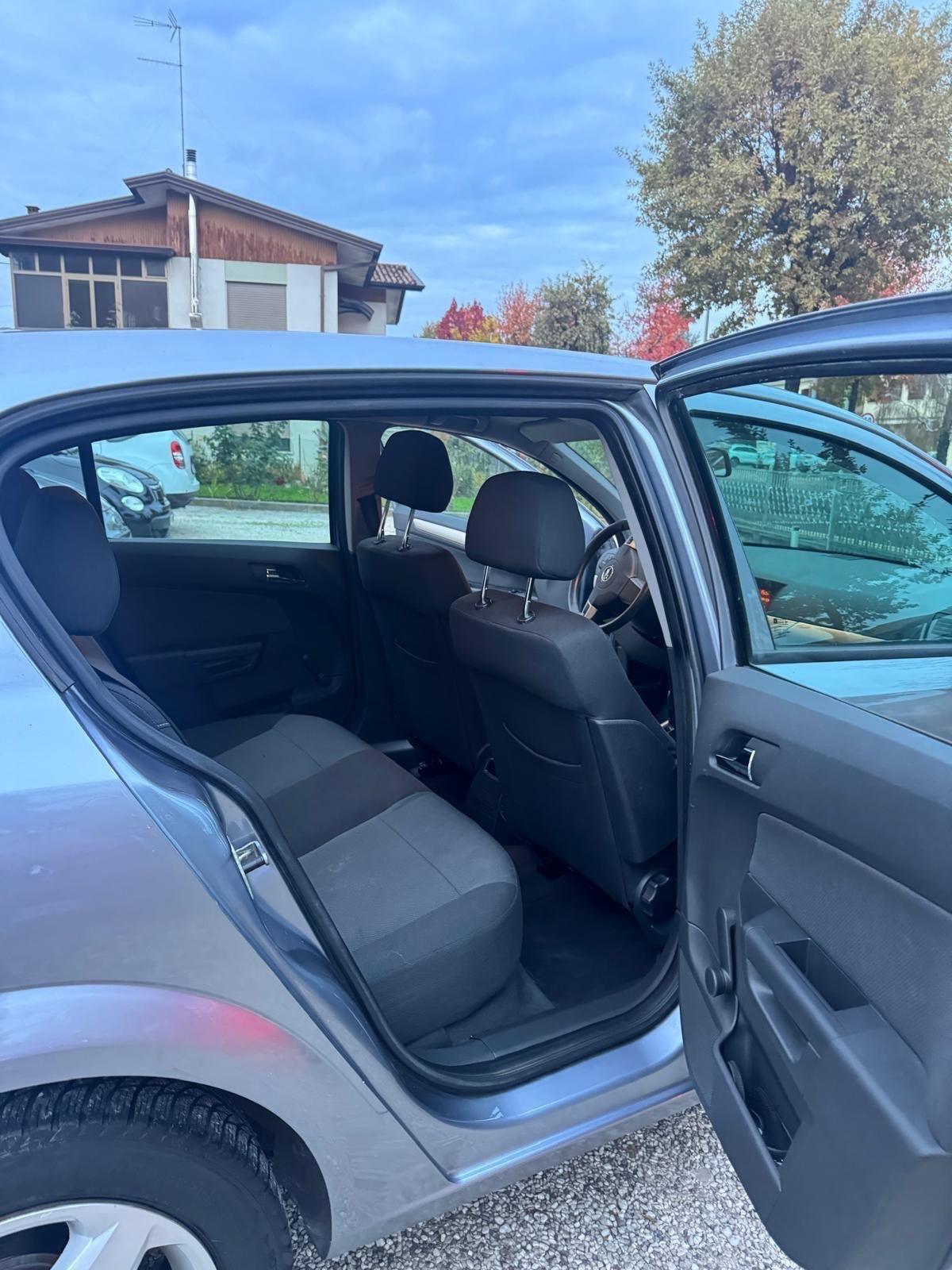 Opel Astra 1.6 16V VVT 5 porte Enjoy