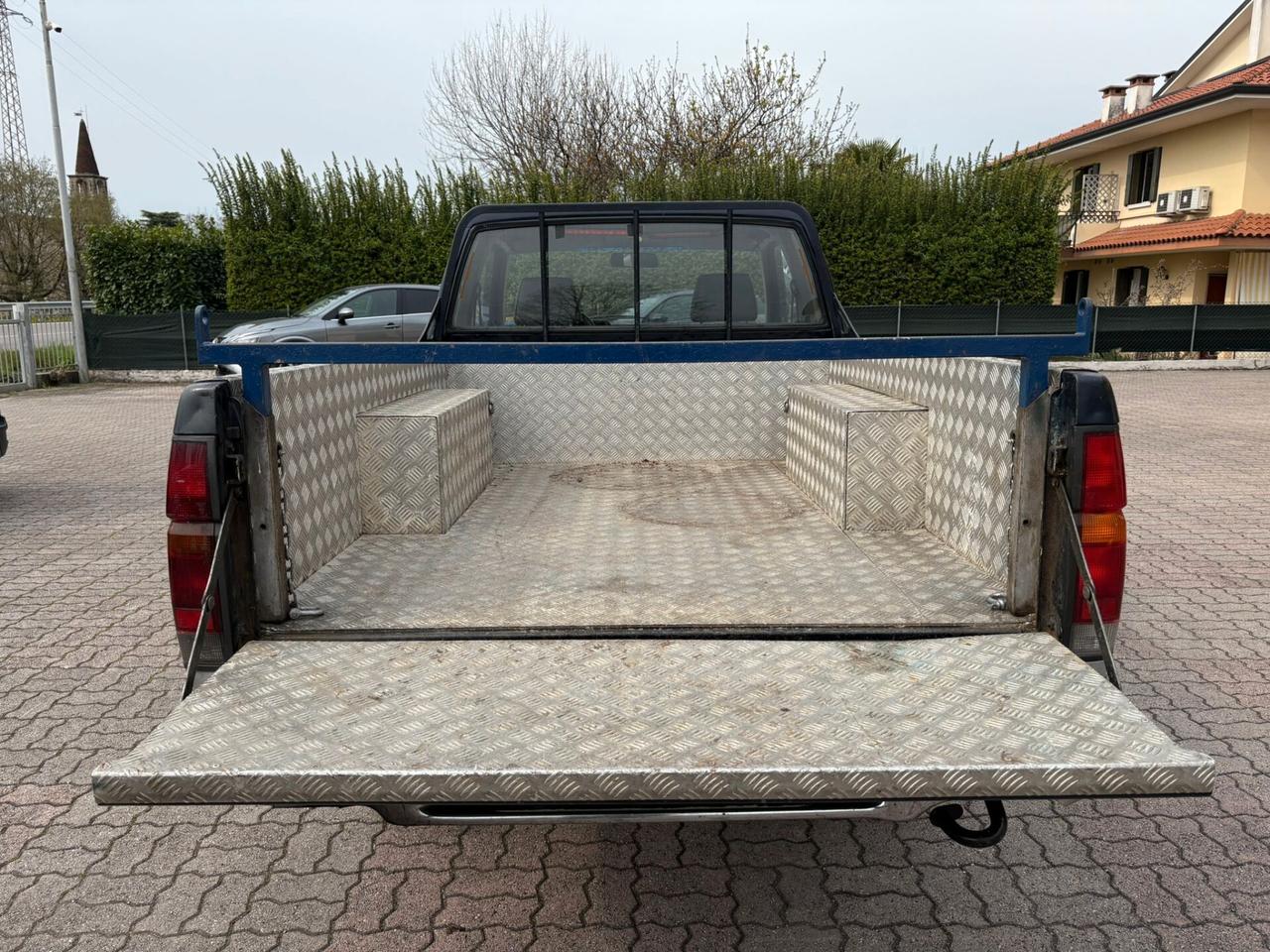 NISSAN KING CAB 2/P CASSONATO PORTATA 10 QUINTALI