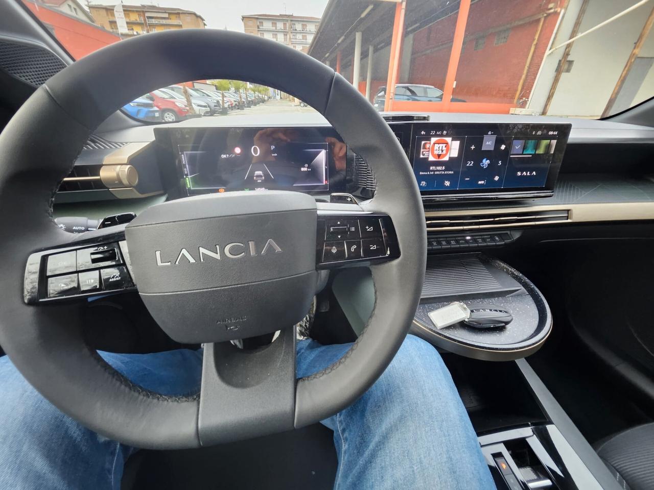 Lancia Ypsilon Hybrid e-DCT