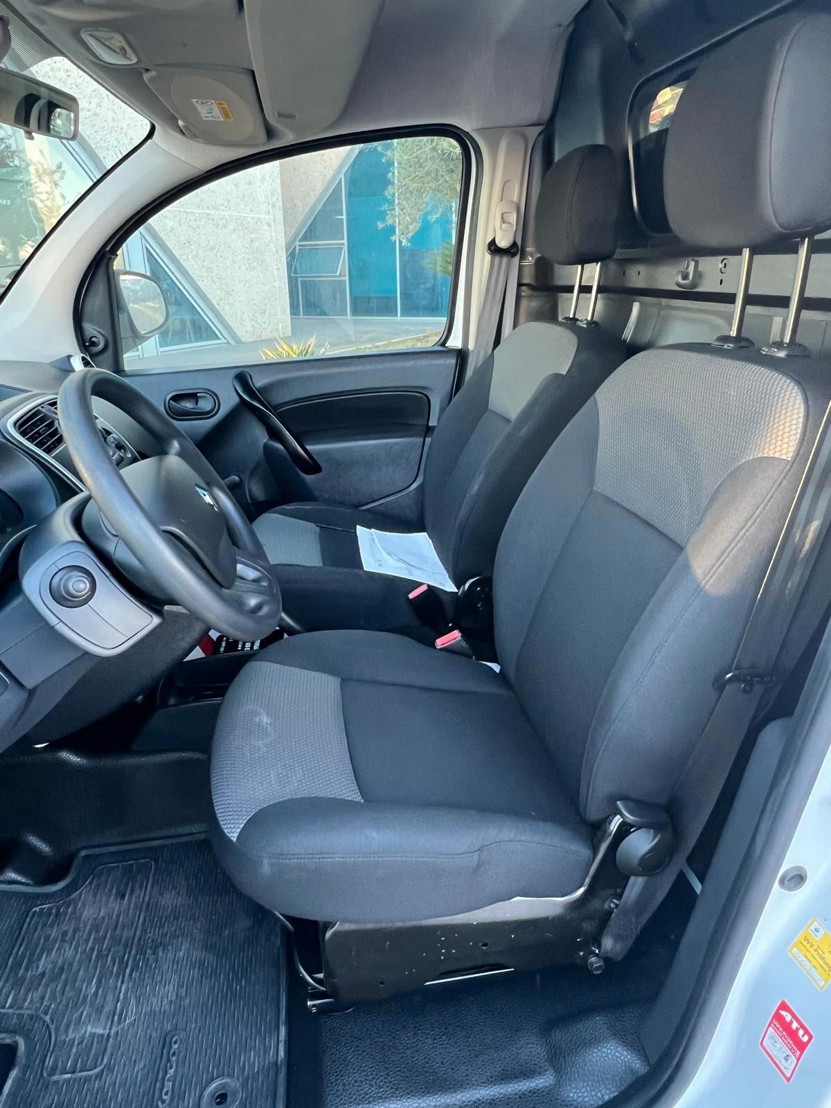 Renault Kangoo 95CV minifurgone possibilità noleggio no scoring