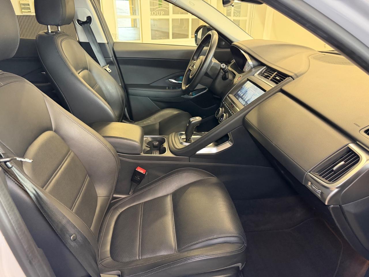 Jaguar E-Pace 2.0D 180 CV AWD aut. R-Dynamic SE