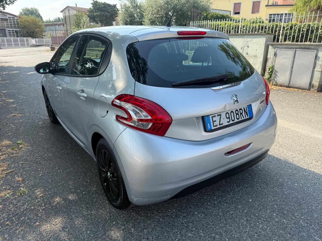 Peugeot 208 PureTech 82 5 porte Allure