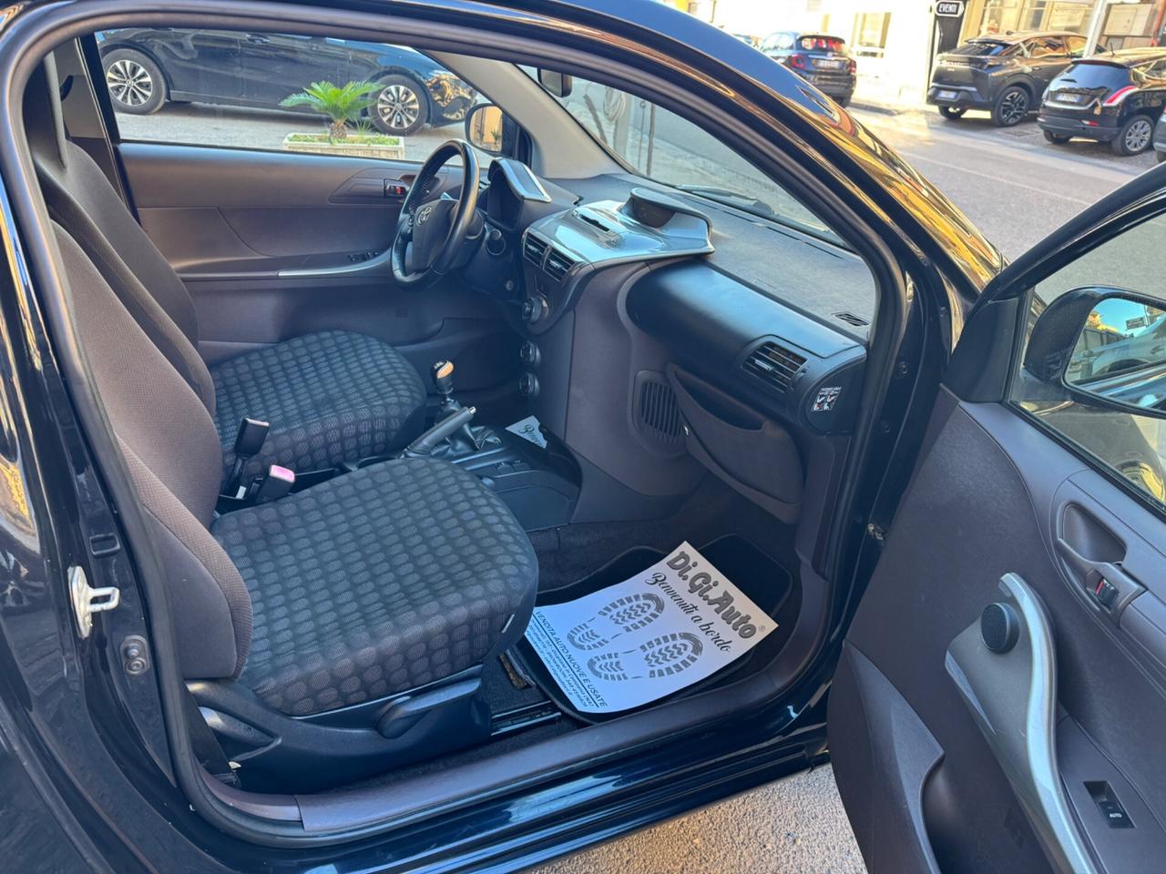 Toyota iQ 1.4 D-4D 90cv Multidrive