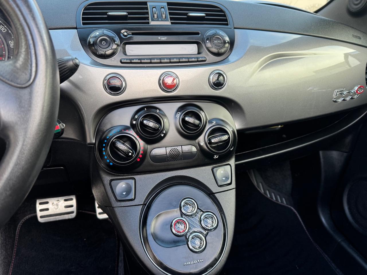 Abarth 500C 1.4 TURBOBENZINA 140CV 2010