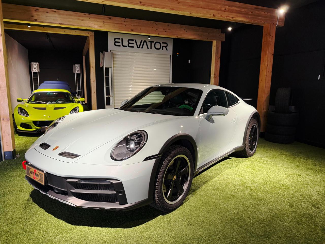 Porsche 911 Coupe 3.0 Dakar auto