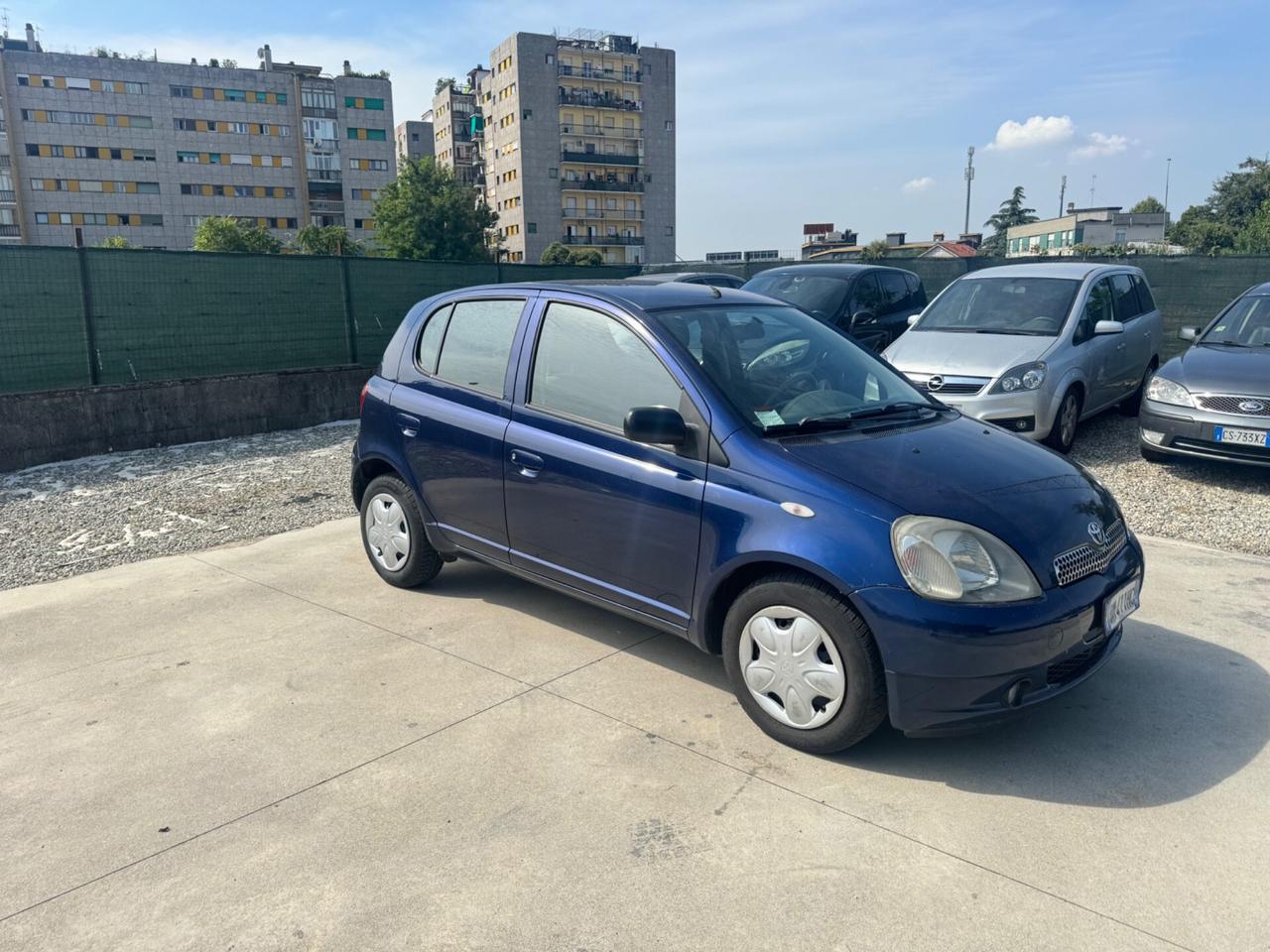 Toyota Yaris 1.0i 16V cat 5 porte Sol benzina neopatentati