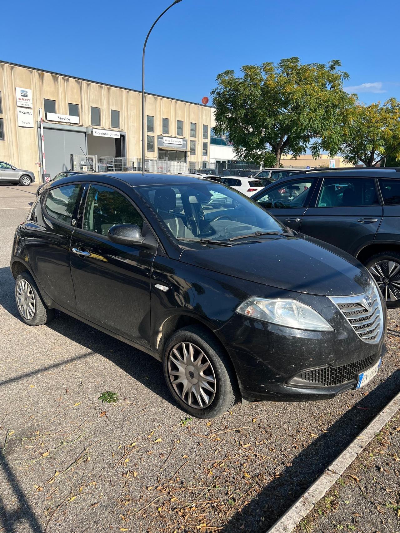 Lancia Ypsilon 0.9 TwinAir 85 CV 5 porte Metano Ecochic Silver