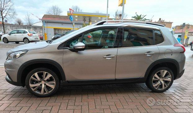 PEUGEOT 2008 BlueHDi 100 S&S Allure