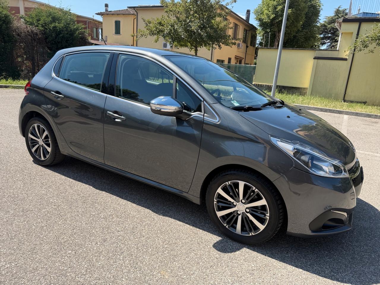 Peugeot 208 1.2 Gpl - NEOP. - NAV. - 12 MESI DI GARANZIA -