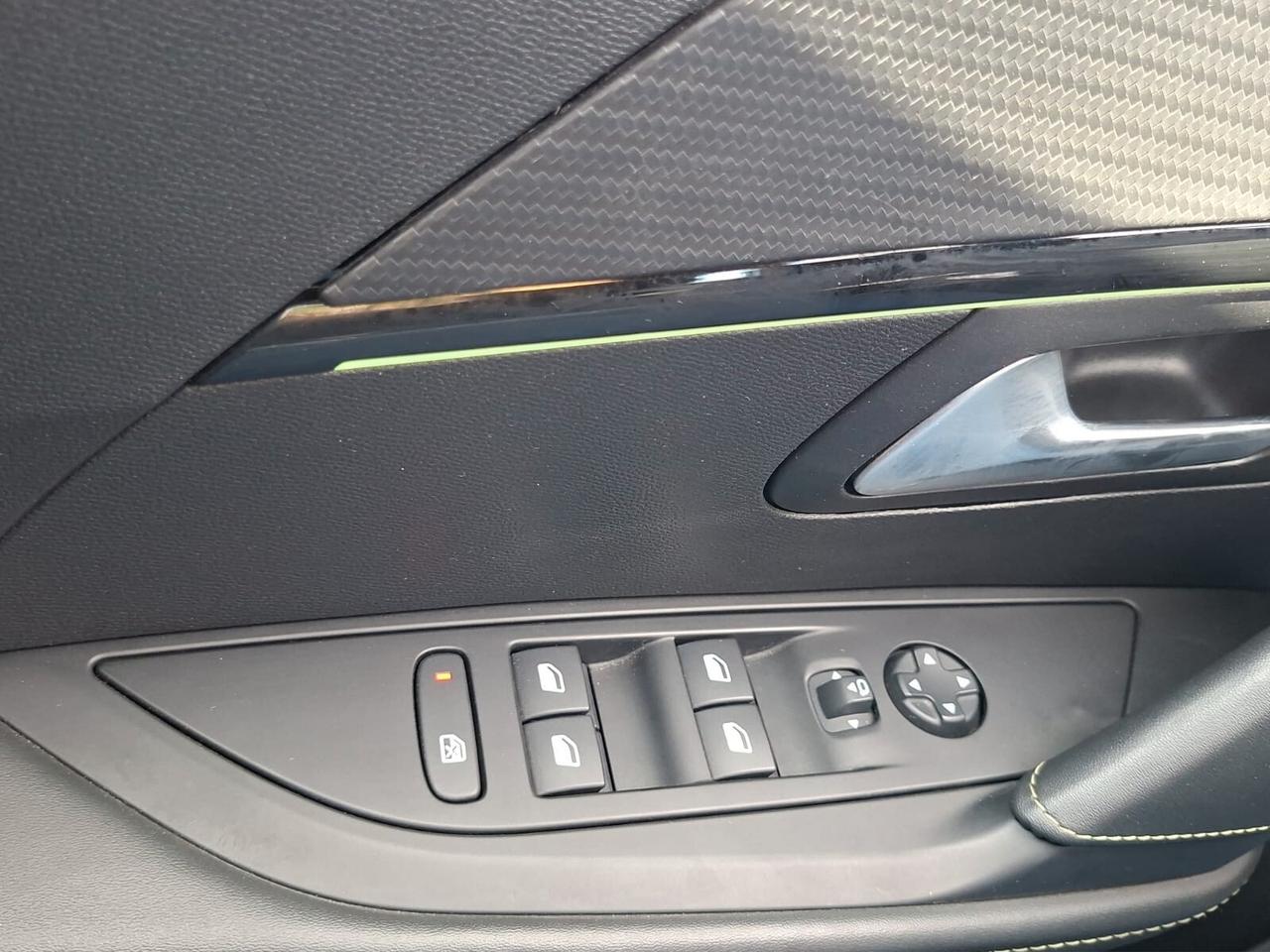 Peugeot 208 motore elettrico 136 CV 5 porte GT