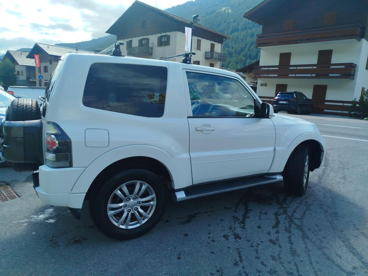 Mitsubishi Pajero 3.2 DI-D 16V MANUALE 204 CV. 3p. Intense DPF