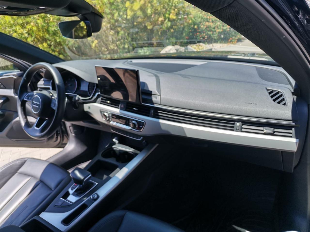 Audi A4 Avant 40 TDI S tronic TOTAL BLACK