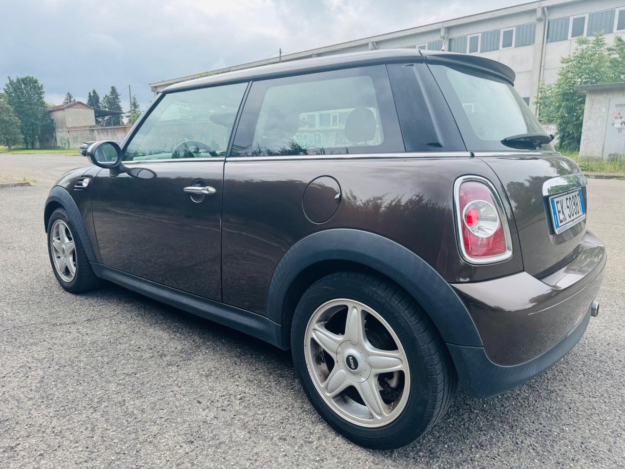 Mini 1.6 16V One (55kW) Hot Chocolate