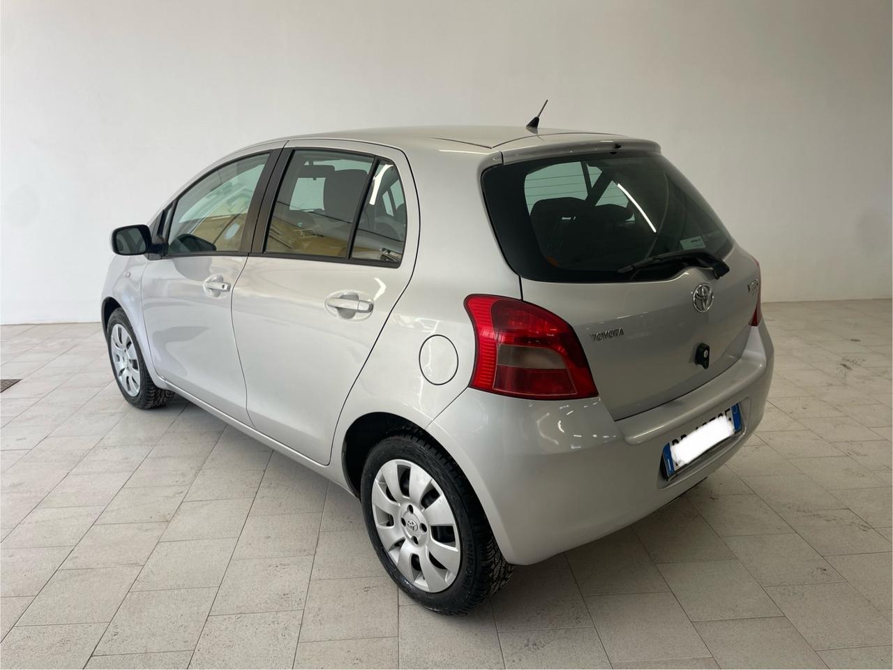 Toyota Yaris 1.0 5 porte Navi km 139.000 Perfetta !