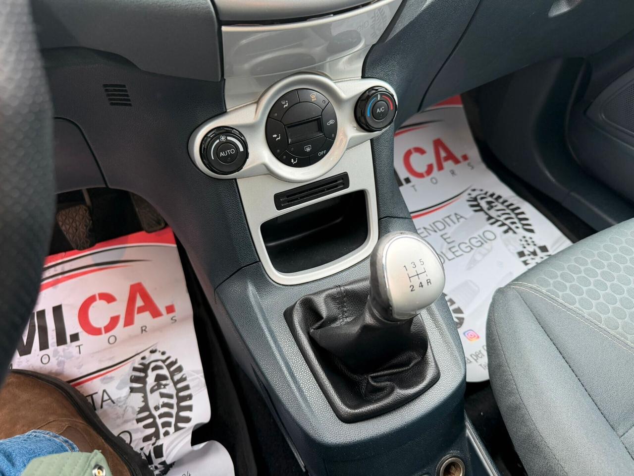 Ford Fiesta 1.4 TDCi 68CV 5 porte Titanium