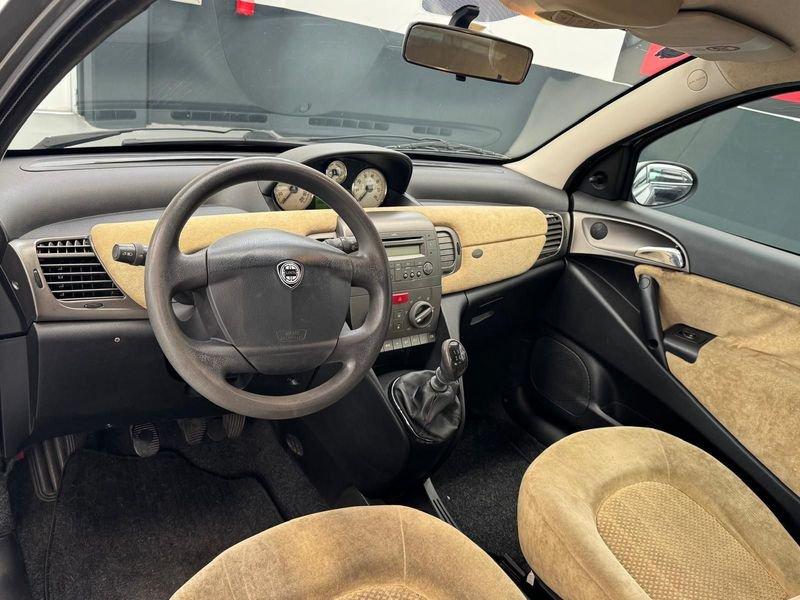 Lancia Ypsilon 1.2 16V Platino