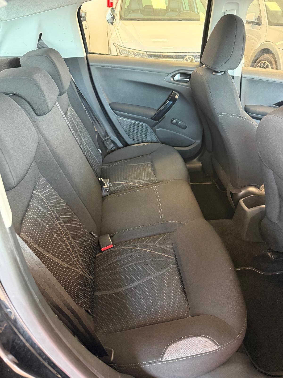 Peugeot 208 1.4 HDi 68 CV 5 porte Allure