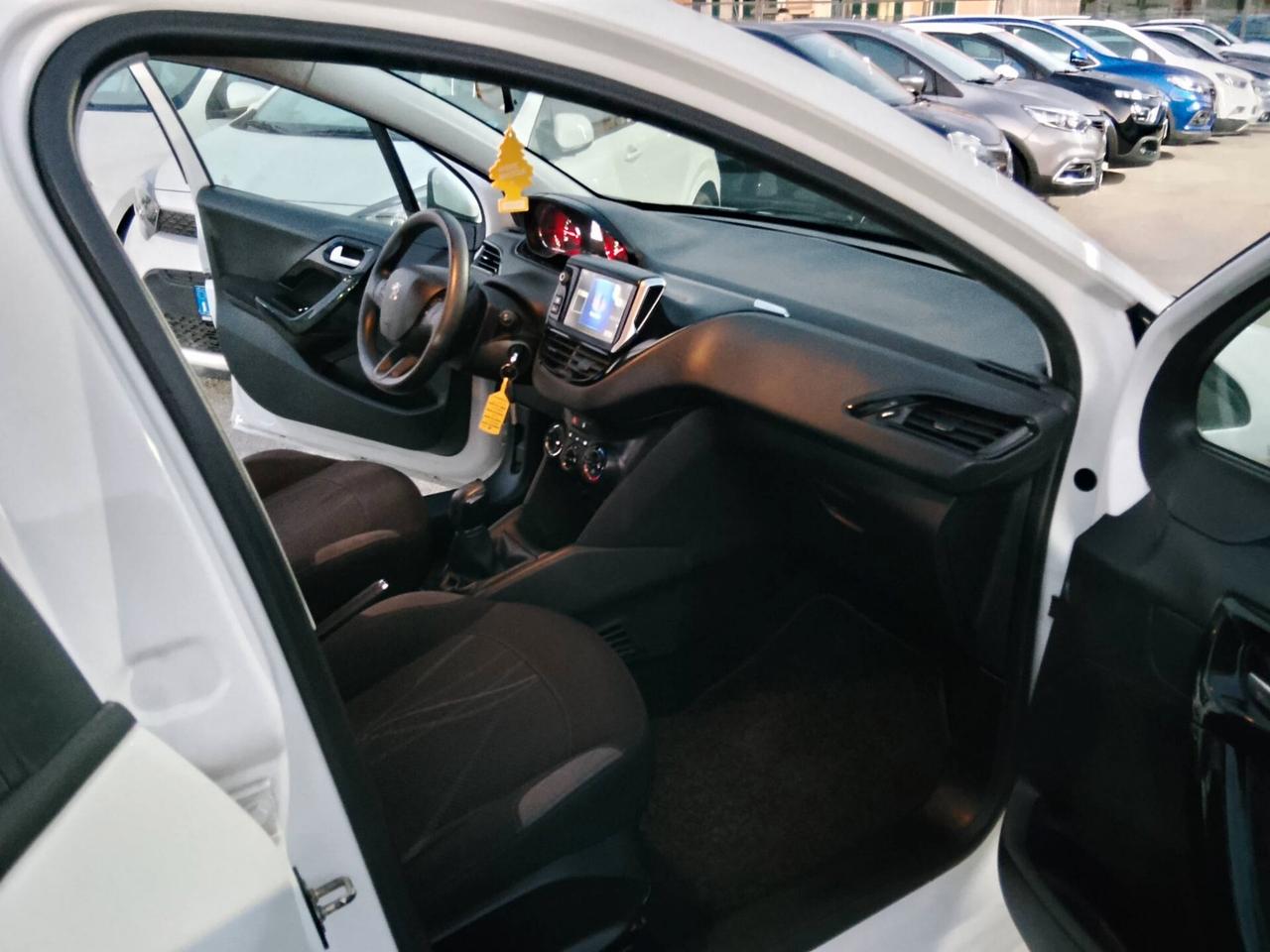 Peugeot 208 anche SENZA BUSTA PAGA