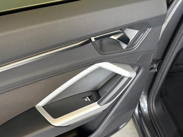 AUDI Q3 35 TDI S line edition