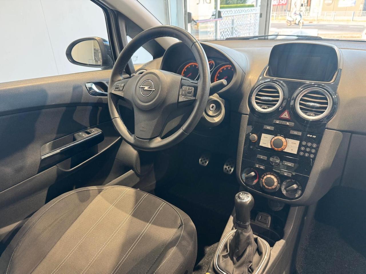 Opel Corsa 1.2 3 porte b-color